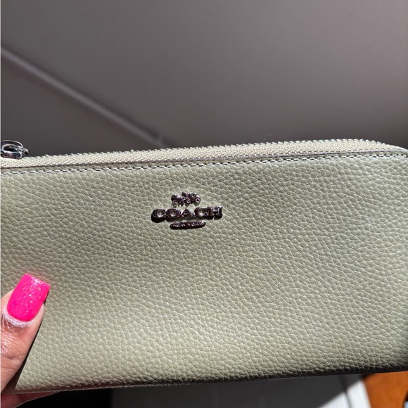 COACH Wallet - Picture 3 of 4
